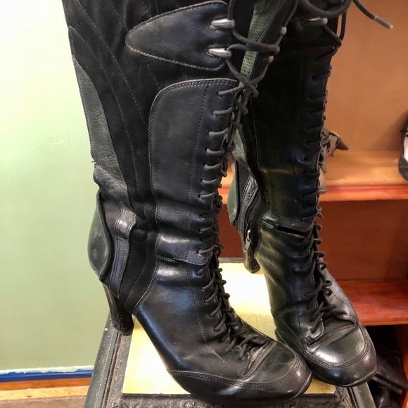 knee high nike shoes